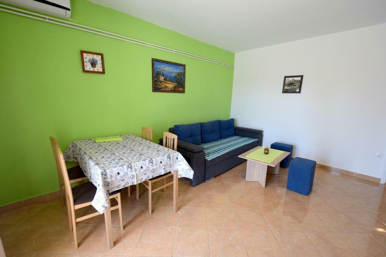 Apartments Anka Krk Town Exterior foto