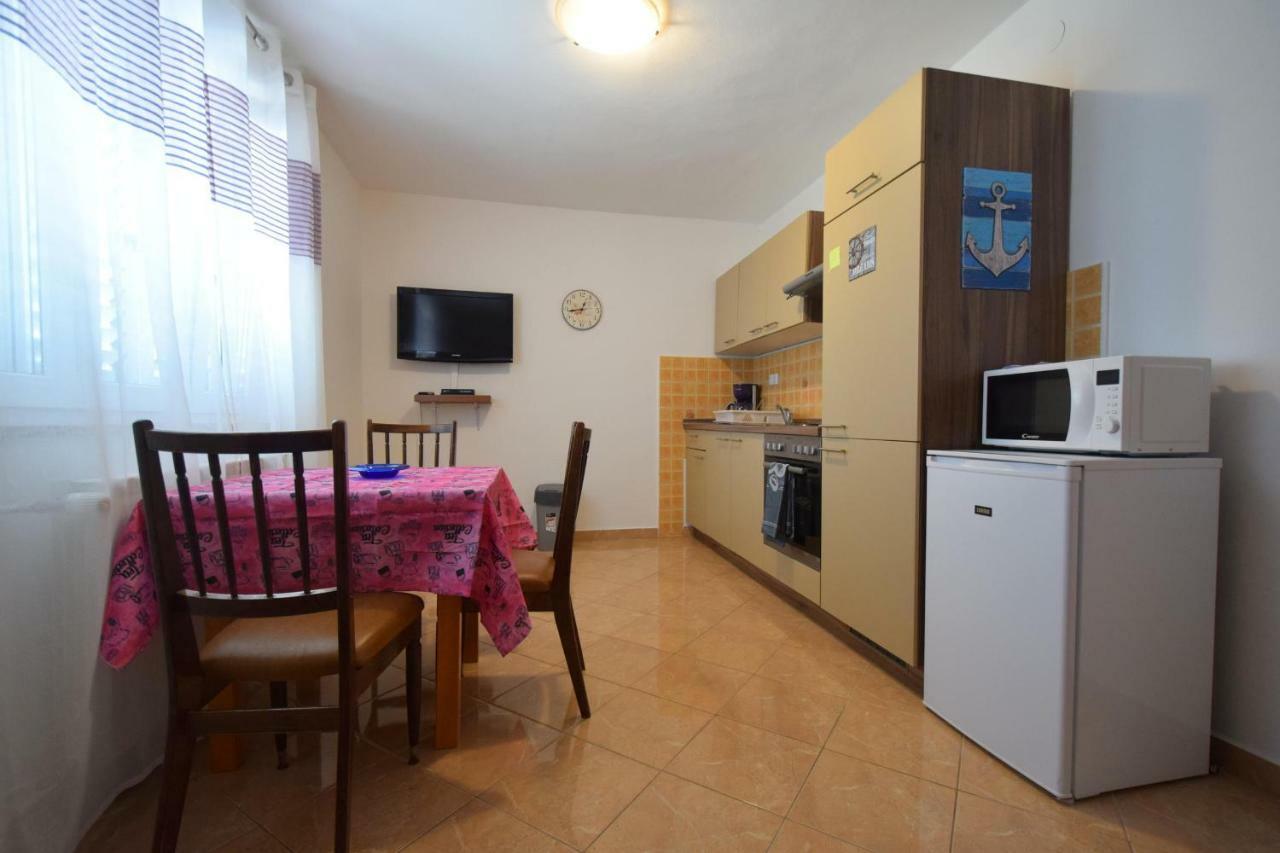 Apartments Anka Krk Town Exterior foto