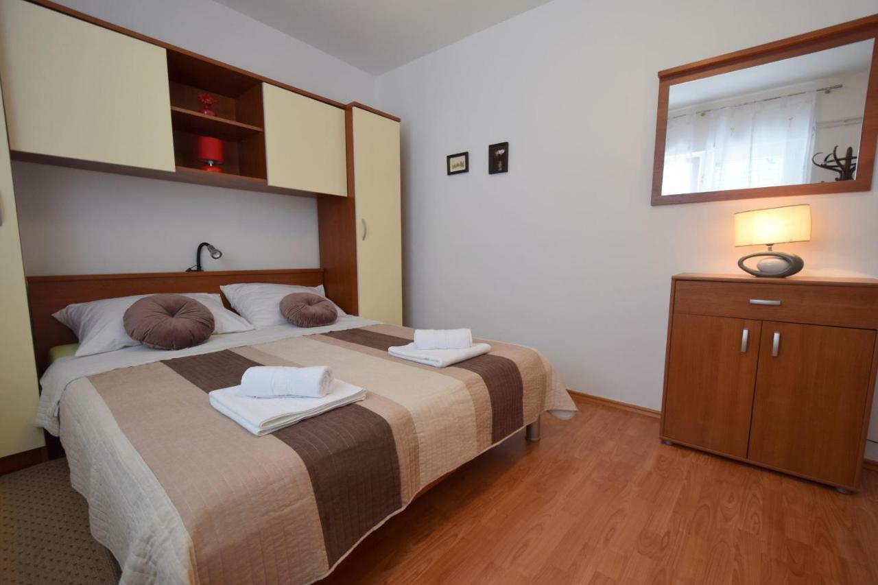 Apartments Anka Krk Town Exterior foto
