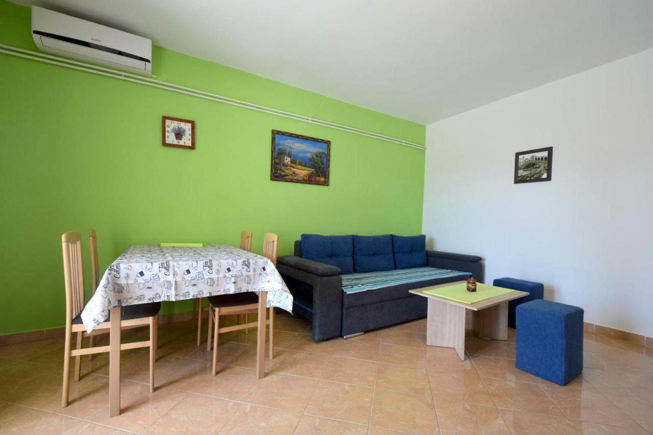 Apartments Anka Krk Town Exterior foto