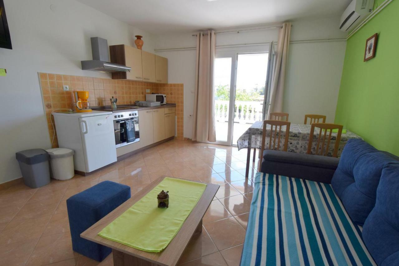 Apartments Anka Krk Town Exterior foto