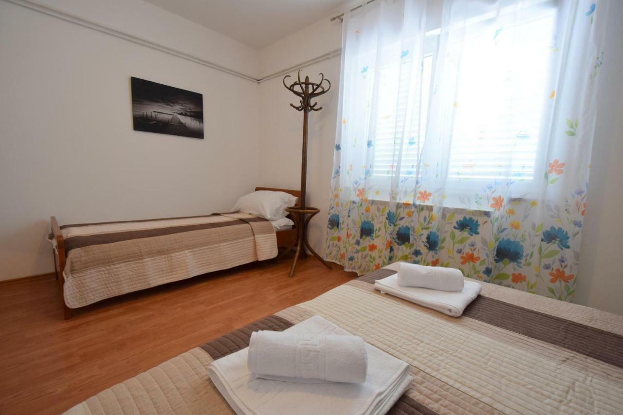 Apartments Anka Krk Town Exterior foto