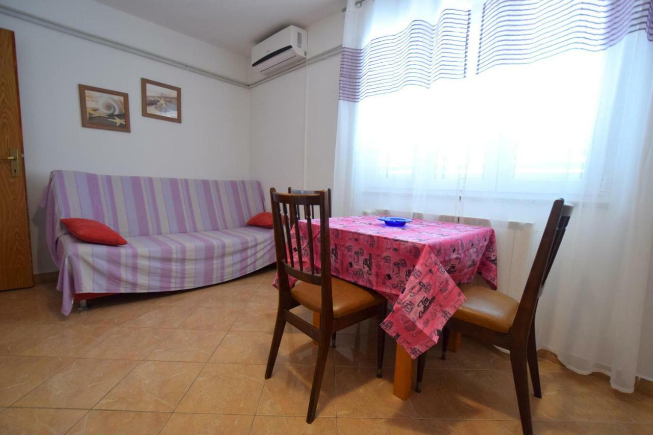 Apartments Anka Krk Town Exterior foto