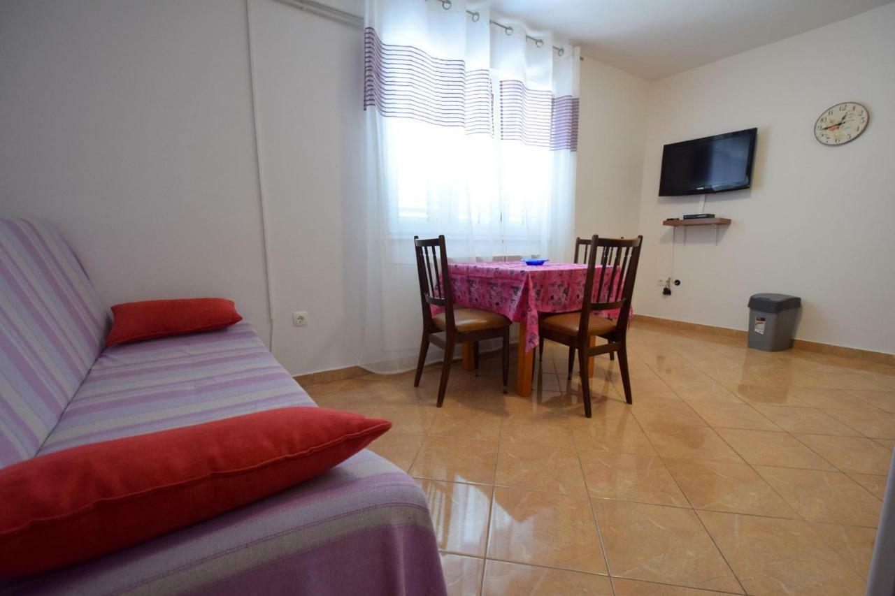 Apartments Anka Krk Town Exterior foto